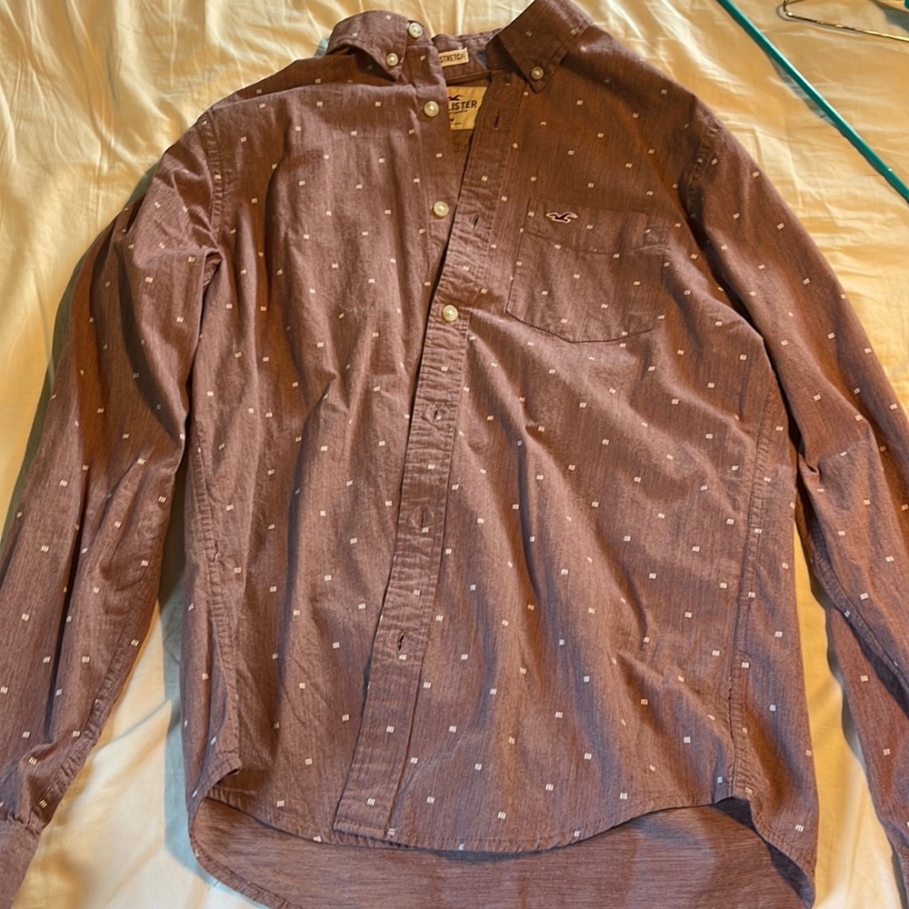 Men’s maroon Hollister long sleeve dress shirt.